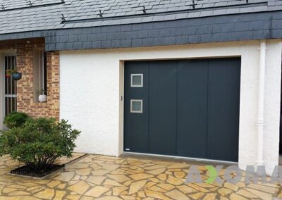 Porte de garage sectionnelle HORMANN avec hublot cadre alunox à Thouaré-sur-Loire