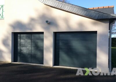 Installation porte de garage sectionnelle RENOMATIC HORMANN avec portillon intégré à Clisson