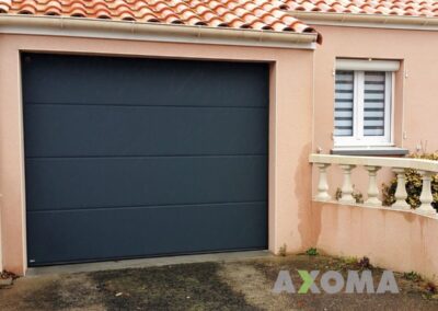 Garage sectionnelle au rainure large finition PANAR lisse mat HORMANN Nantes réalisation sur mesure