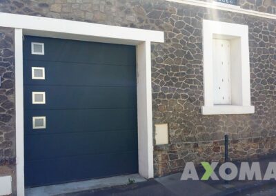 Pose porte sectionnelle aluminium rainure L SILKGRAIN lisse HORMANN à Rezé 44