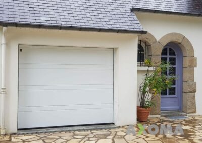 Garage sectionnelle rainure D double nervure blanche HORMANN Guérande 44