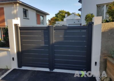Installation portail 2 battant MAEZ moteur intégré SOMFY Invisio sur mesure Piriac-sur-Mer