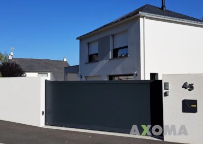 Portail coulissant ANAE interphone AIPHONE fabriqué sur mesure et posé à Haute-Goulaine