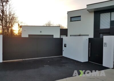 Portail coulissant contemporain KLAVEL KOSTUM Orvault