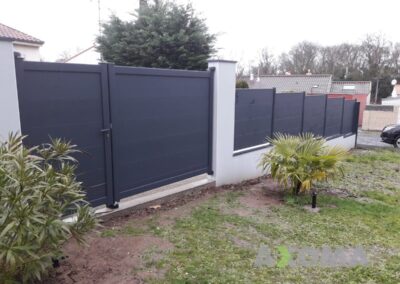 Portail 2 battant vantaux inégaux KARANTAN et clôture TELLEN décrochement La Plaine-sur-Mer