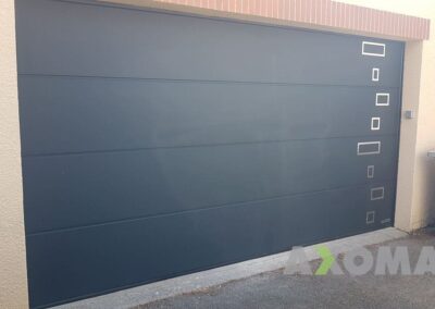 Garage sectionnelle HORMANN élément design motif 718 parement inox La Plaine-sur-Mer