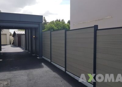 Pose carport aluminium EUROCARPORT avec porte de garage enroulable intégré à Rezé 44