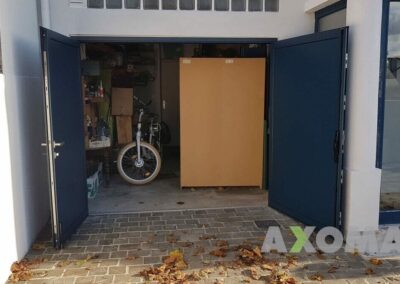 Installation porte de garage 2 vantaux avec ouverture extérieur à Geneston 44