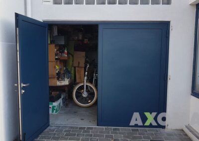 Installation porte de garage 2 vantaux avec ouverture extérieur 1 tiers 2 tiers à Saint-Père-en-Retz