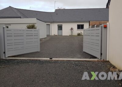 Portail 2 battant SPAS lame ajourée sur mesure aluminium fabriqué posé à Saint-Père-en-Retz