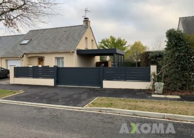 Carport aluminium avec clôture baraudé installée à Le Croisic en Loire-Atlantique 44