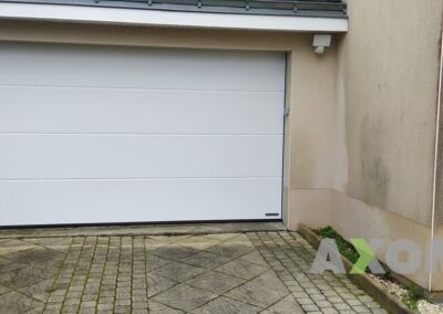 Pose porte sectionnelle blanche HORMANN moteur RENOMATIC avec clavier à Bouguenais