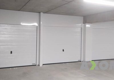 Installation porte de garage sectionnelle HORMANN fermeture box de garage chez un particulier à Vertou