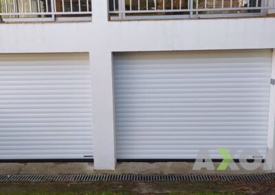 Porte de garage enroulable ROLLMATIC HORMANN blanche avec clavier codé installée à La Plaine-sur-Mer 44