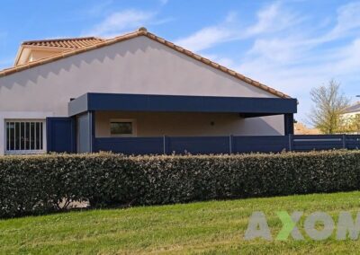 Carport EUROCARPORT avec portail 2 battant intégré aluminium posée à Pornic 44