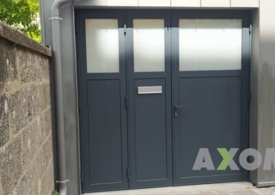 Porte 2 vantaux GYPASS OXALYS ouverture extérieur entrée de boîte au lettre installée à Sautron 44