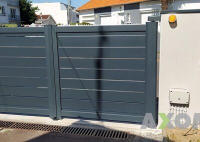 Installation portail 2 battant MAEZ lame ajourée moteur SOMFY Invisio Le Pouliguen