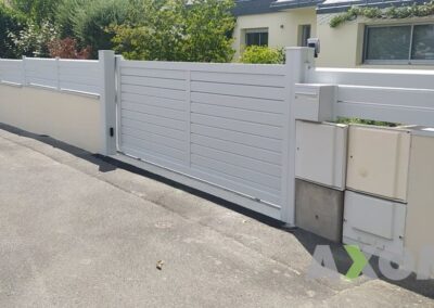 Installation portail coulissant et clôture lame persienne LEMM Sautron 44