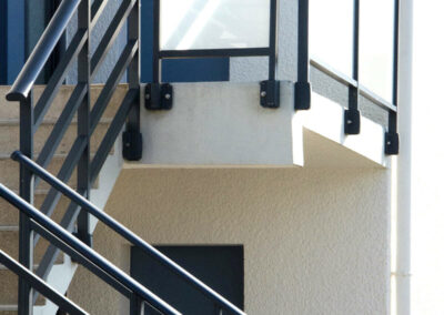 Rampe d'escalier aluminium HARPE KOSTUM posée à Sautron Loire-Atlantique 44