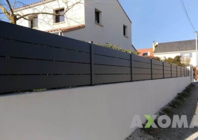 Clôture rigide aluminium moderne modèle MAEZ KOSTUM installée à Pornichet en Loire-Atlantique 44