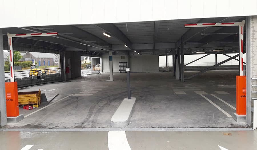 Barrière levante automatique de contrôle d'accès parking